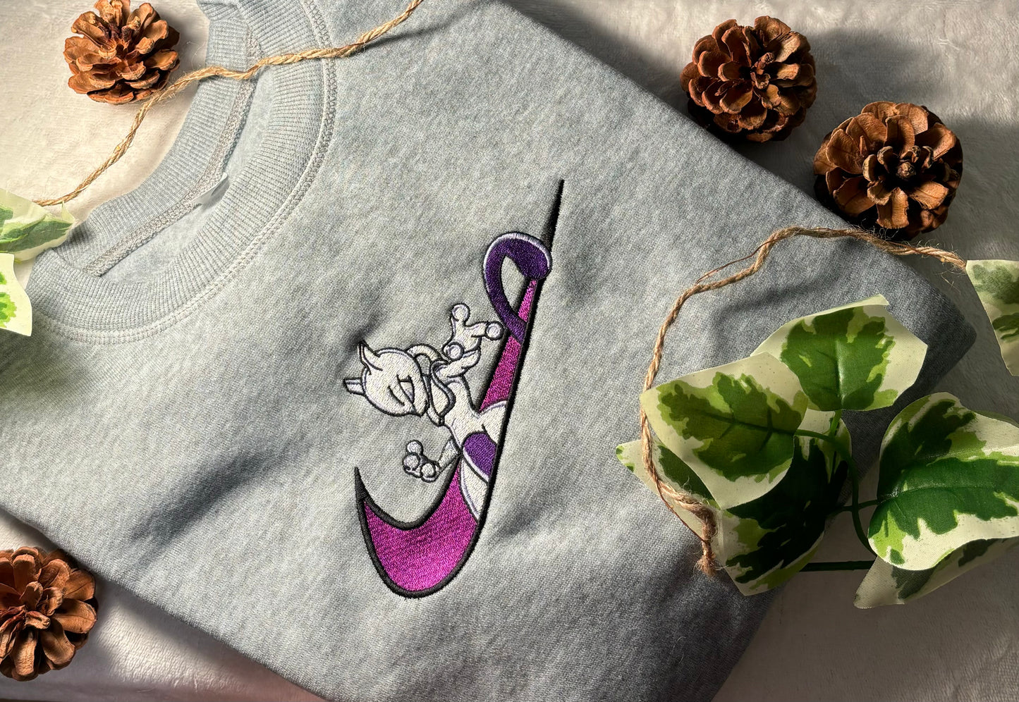 Sweat brodé Mewtwo - Pokémon